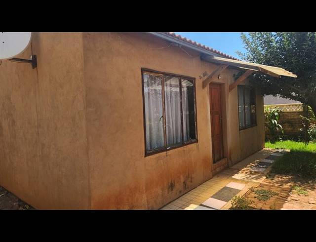 2 BEDROOM HOUSE FOR SALE IN DAVEYTON CENTRAL